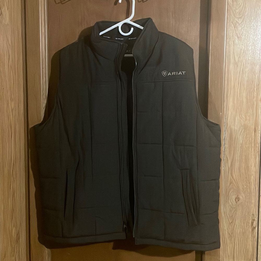 Mens ariat vest